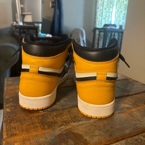 Jordan 1 Retro High OG
Taxi - Picture 2 of 6